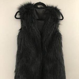 Women's Faux Fur Vest in Black